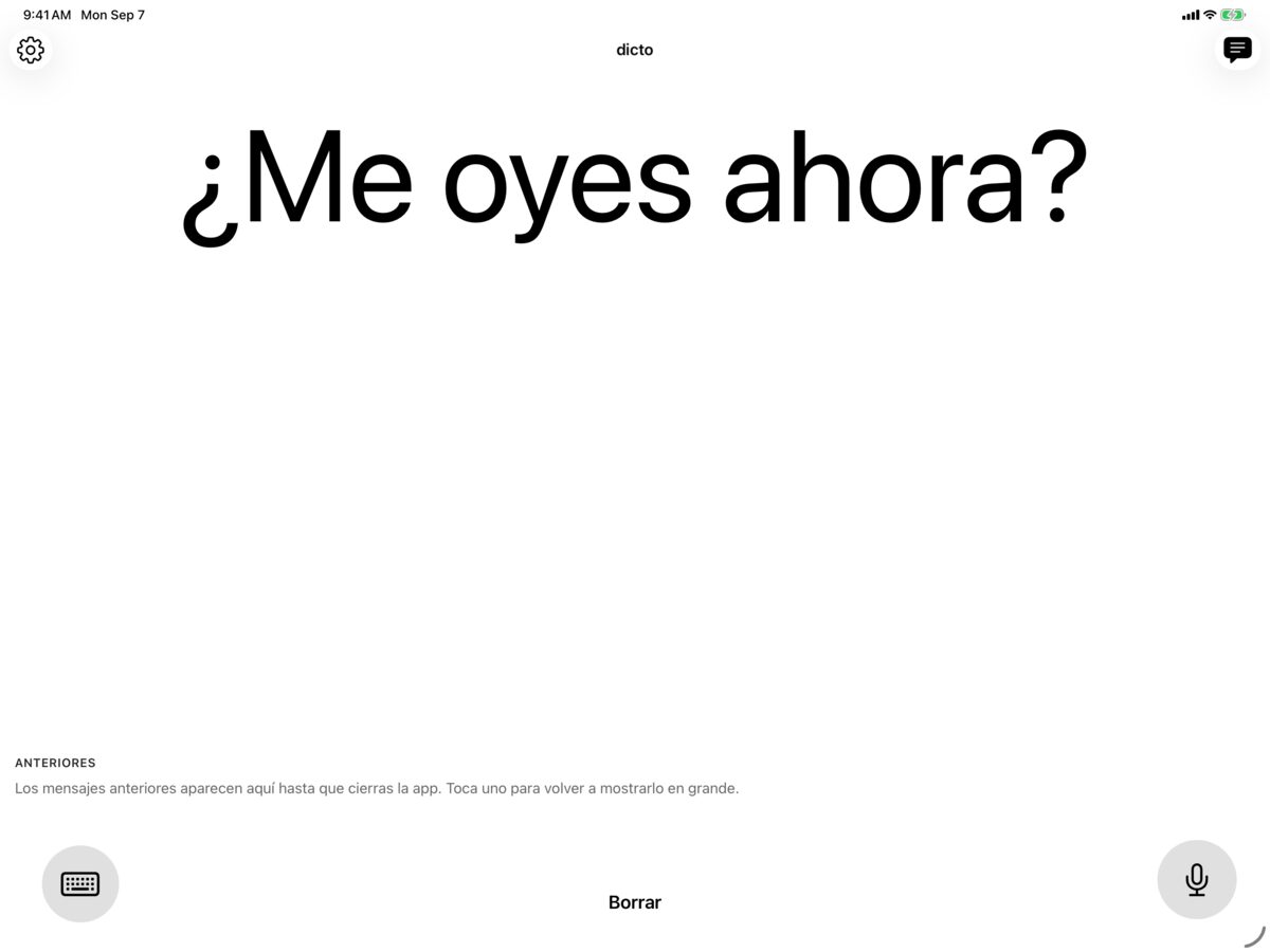 dicto en iPad en negro sobre blanco con el mensaje ¿Me oyes ahora?